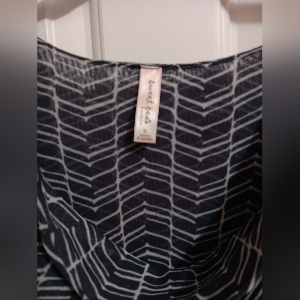 Sweet Pea Black and White Chevron Top - Picture 5 of 6